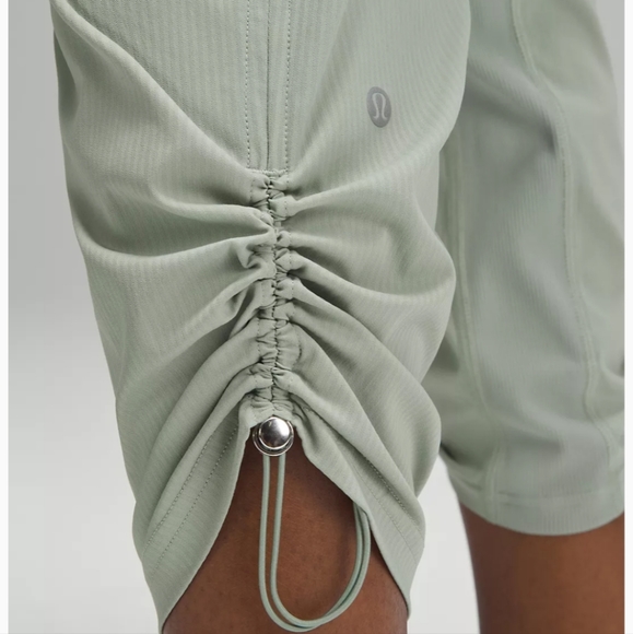 Lululemon Dance Studio MR Crop - Picture 4 of 10